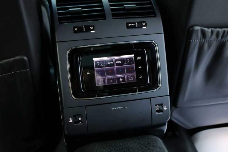Used Volkswagen Phaeton 2015 3.0L Exclusive Edition Interior 15