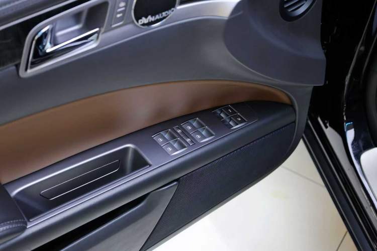 Used Volkswagen Phaeton 2015 3.0L Exclusive Edition Interior 2