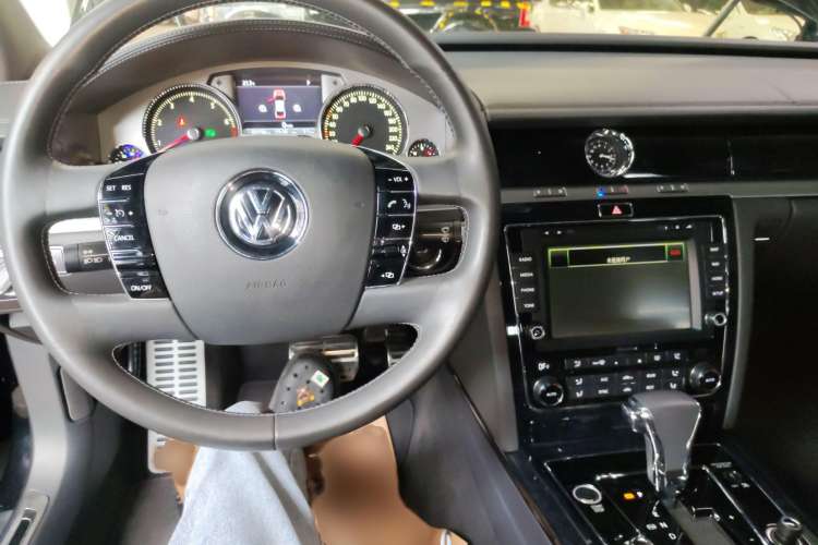 Used Volkswagen Phaeton 2015 3.0L Exclusive Edition Interior 2
