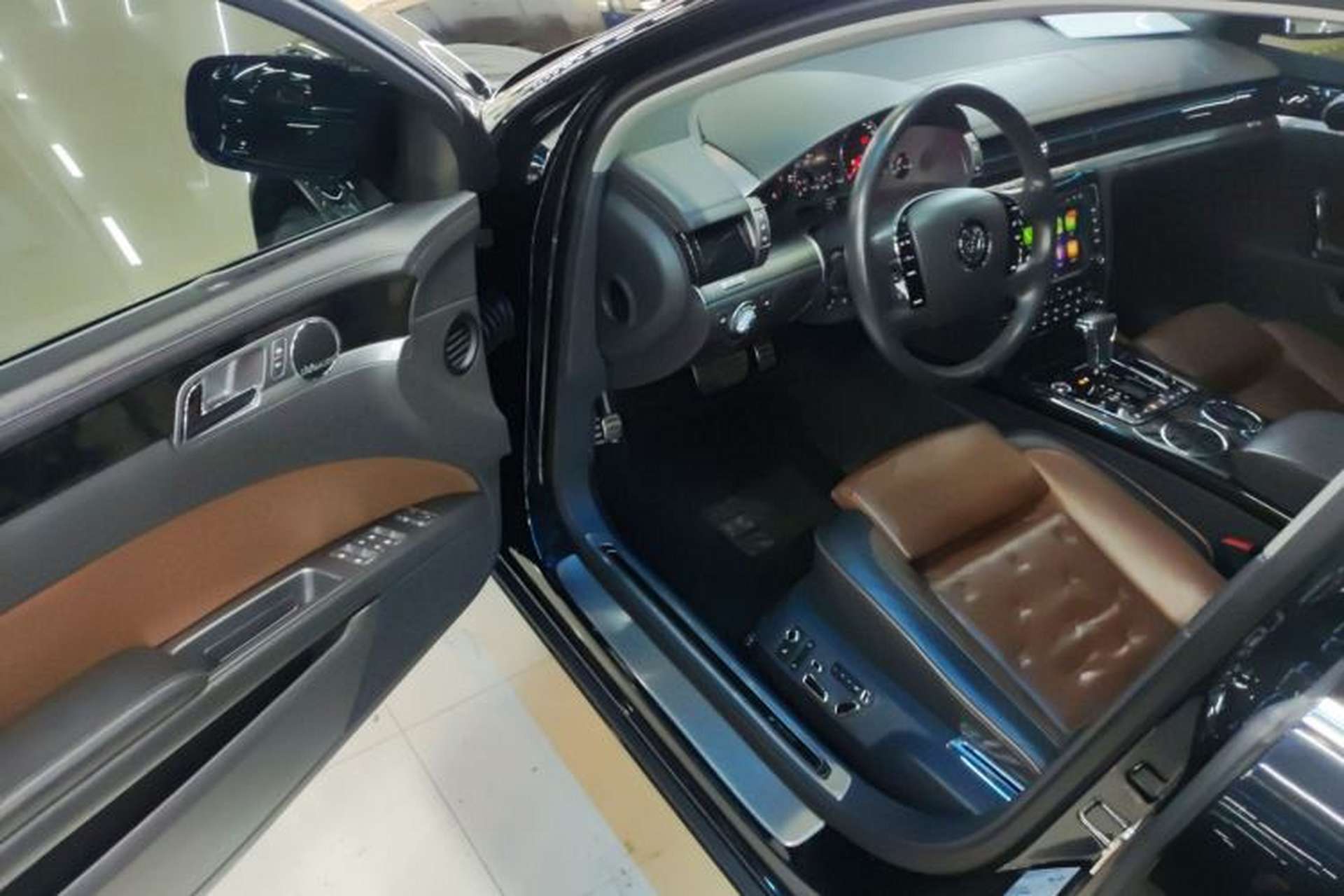 Used Volkswagen Phaeton 2015 3.0L Exclusive Edition Interior 3
