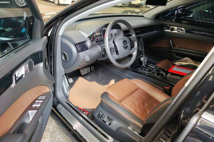 Used Volkswagen Phaeton 2015 3.0L Exclusive Edition Interior 3