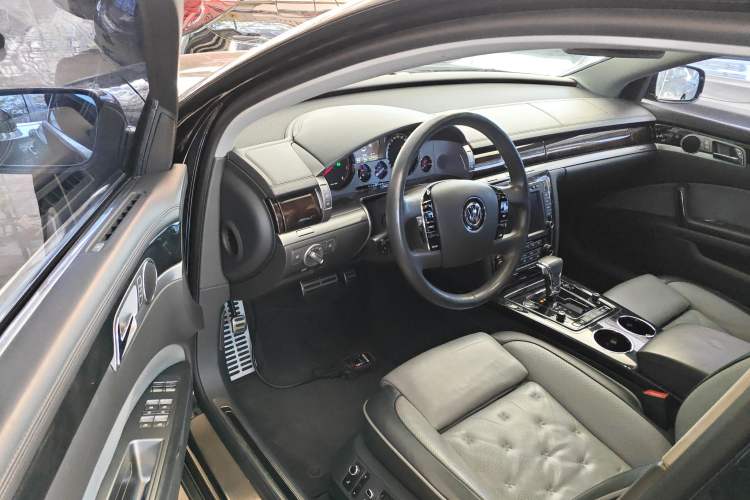 Used Volkswagen Phaeton 2015 3.0L Smart Edition Interior 3
