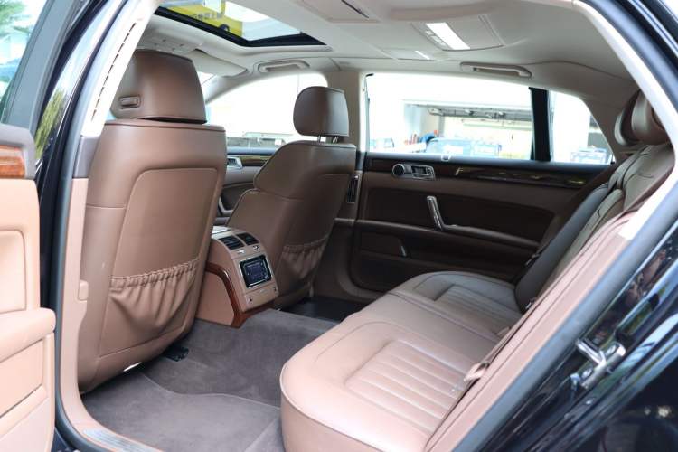 Used Volkswagen Phaeton 2015 3.0L Smart Edition Interior 4