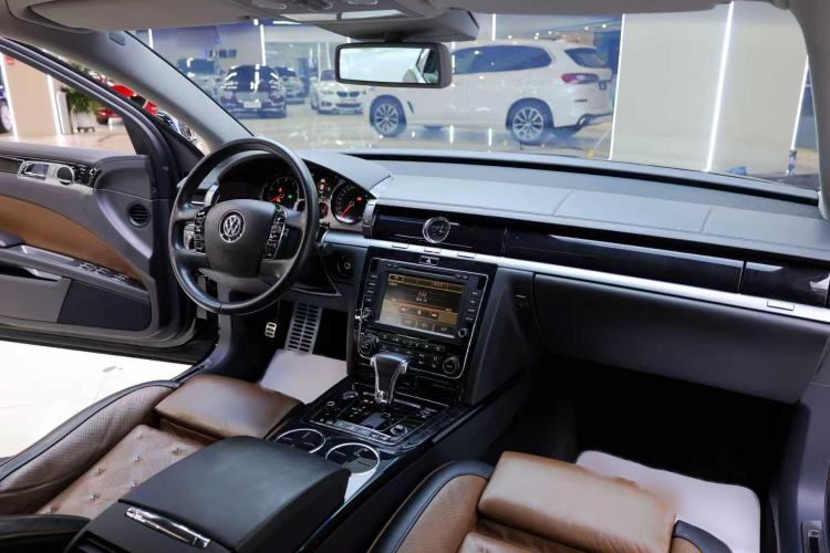 Used Volkswagen Phaeton 2015 3.0L Exclusive Edition Interior 4