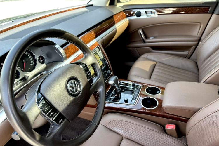Used Volkswagen Phaeton 2015 3.0L Smart Edition Interior 5