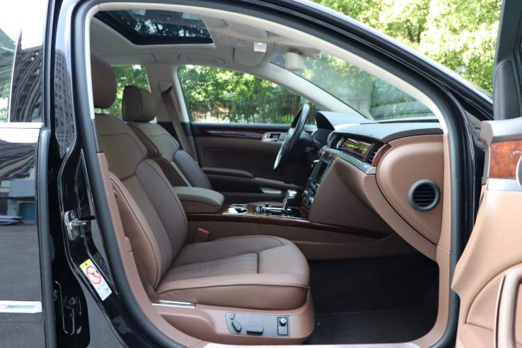 Used Volkswagen Phaeton 2015 3.0L Smart Edition Interior 7