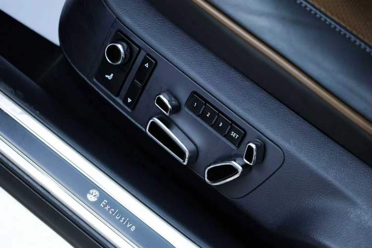 Used Volkswagen Phaeton 2015 3.0L Exclusive Edition Interior 9