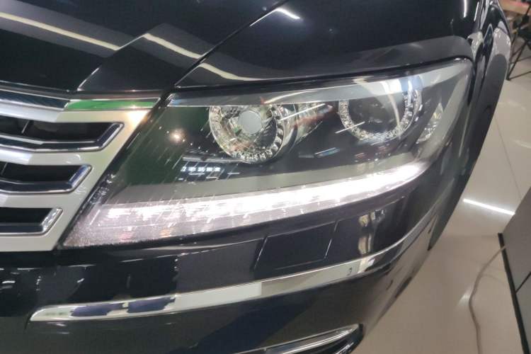 Used Volkswagen Phaeton 2015 3.0L Exclusive Edition Left Front Headlight