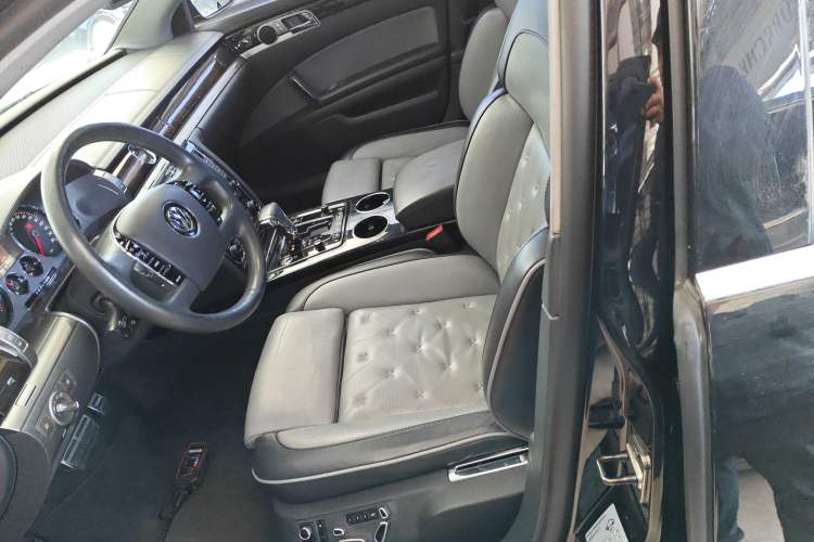 Used Volkswagen Phaeton 2015 3.0L Smart Edition Left Front Seat