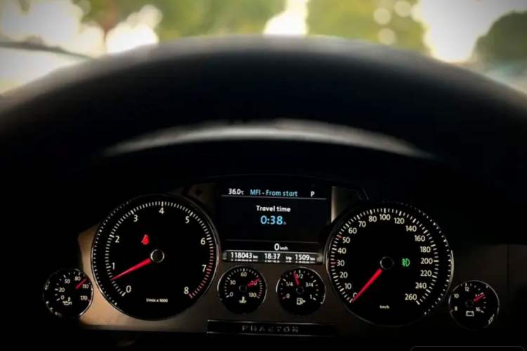 Used Volkswagen Phaeton 2015 3.0L Smart Edition Odometer Close Up