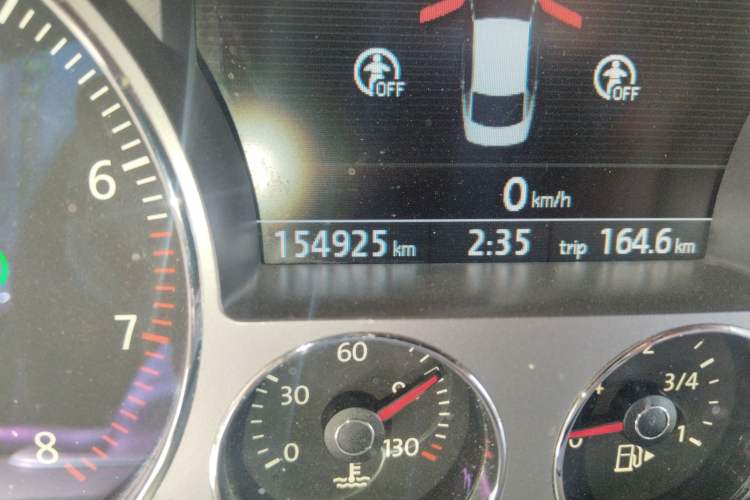 Used Volkswagen Phaeton 2015 3.0L Smart Edition Odometer Close Up