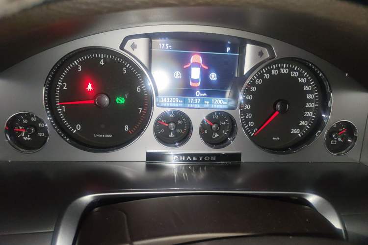 Used Volkswagen Phaeton 2015 3.0L Smart Edition Odometer Close Up