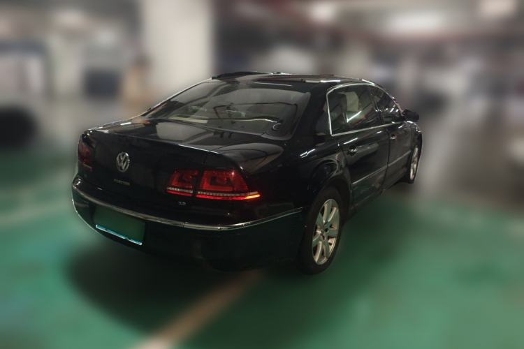 Used Volkswagen Phaeton 2015 3.0L Smart Edition Rear Right 45 Deg