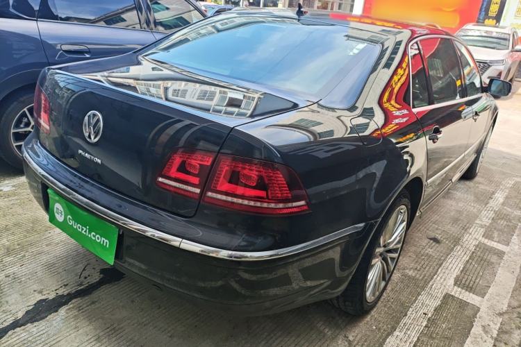 Used Volkswagen Phaeton 2015 3.0L Exclusive Edition Rear Right 45 Deg