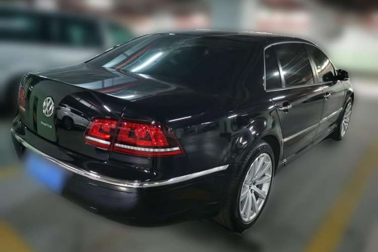 Used Volkswagen Phaeton 2015 3.0L Smart Edition Rear Right 45 Deg