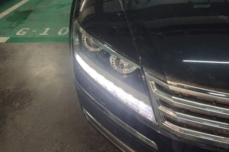 Used Volkswagen Phaeton 2015 3.0L Smart Edition Right Front Headlight