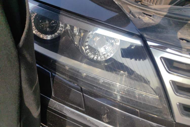 Used Volkswagen Phaeton 2015 3.0L Exclusive Edition Right Front Headlight