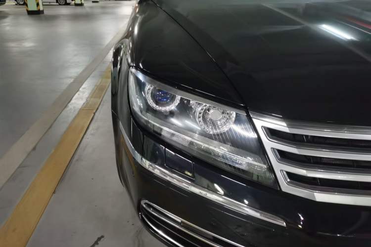 Used Volkswagen Phaeton 2015 3.0L Smart Edition Right Front Headlight