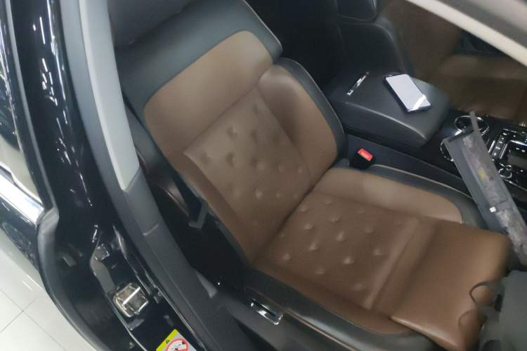 Used Volkswagen Phaeton 2015 3.0L Exclusive Edition Right Front Seat