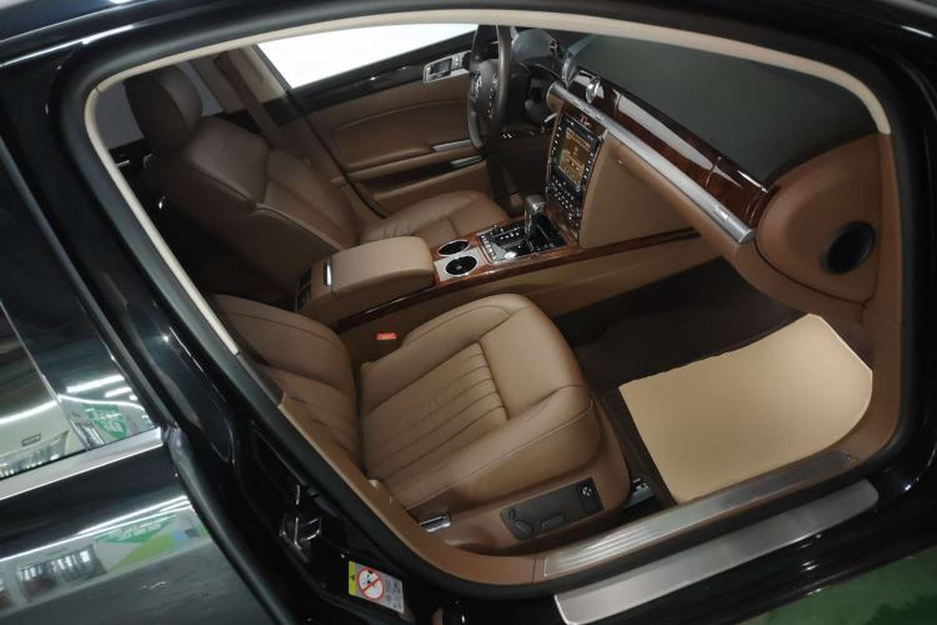 Used Volkswagen Phaeton 2015 3.0L Smart Edition Right Front Seat