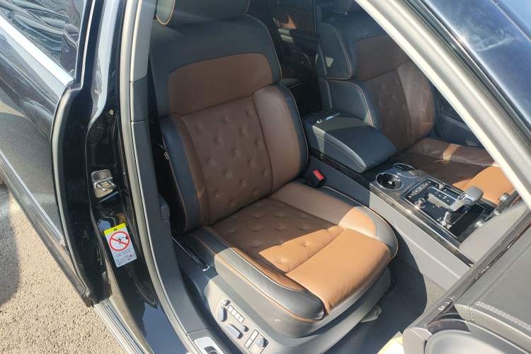 Used Volkswagen Phaeton 2015 3.0L Exclusive Edition Right Front Seat