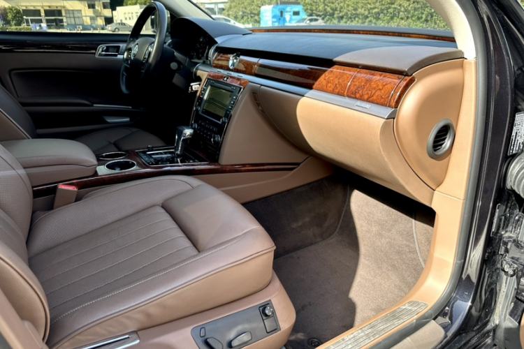 Used Volkswagen Phaeton 2015 3.0L Smart Edition Right Front Seat