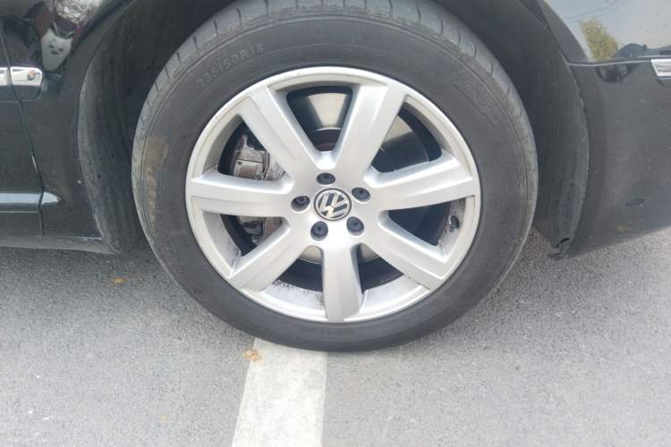 Used Volkswagen Phaeton 2015 3.0L Smart Edition Right Front Wheel Hub