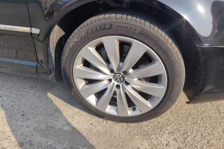 Used Volkswagen Phaeton 2015 3.0L Exclusive Edition Right Front Wheel Hub