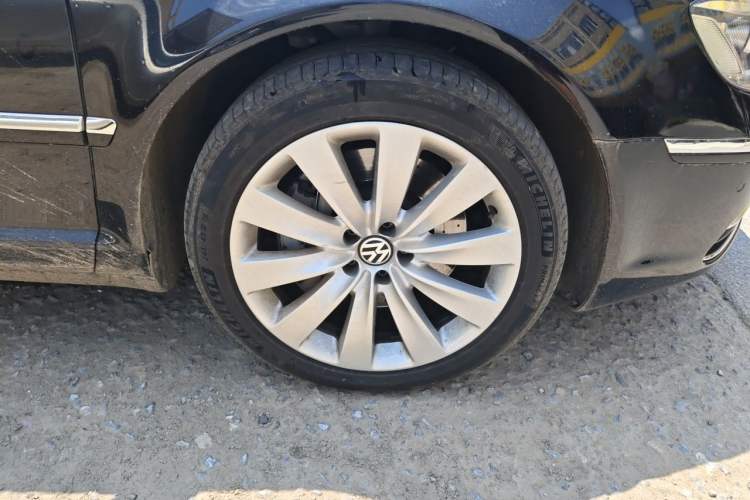 Used Volkswagen Phaeton 2015 3.0L Exclusive Edition Right Front Wheel Hub
