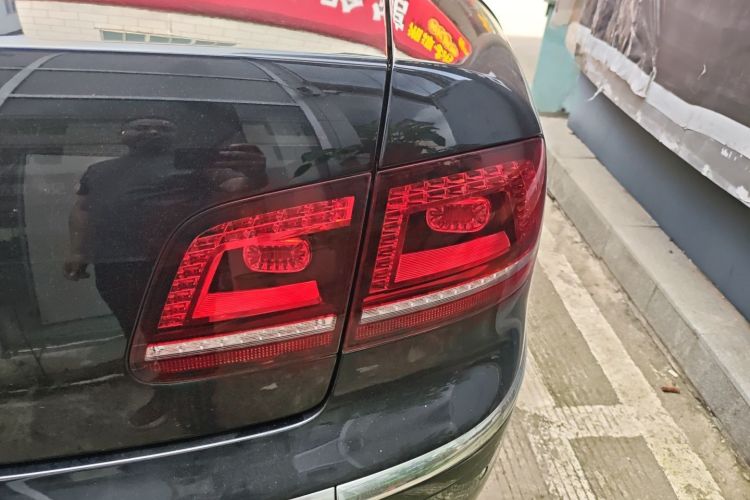Used Volkswagen Phaeton 2015 3.0L Exclusive Edition Right Rear Taillight