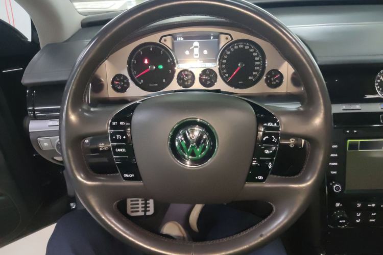 Used Volkswagen Phaeton 2015 3.0L Exclusive Edition Steering Wheel