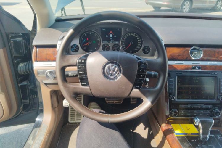 Used Volkswagen Phaeton 2015 3.0L Smart Edition Steering Wheel