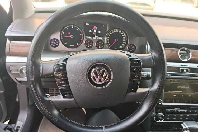 Used Volkswagen Phaeton 2015 3.0L Exclusive Edition Steering Wheel