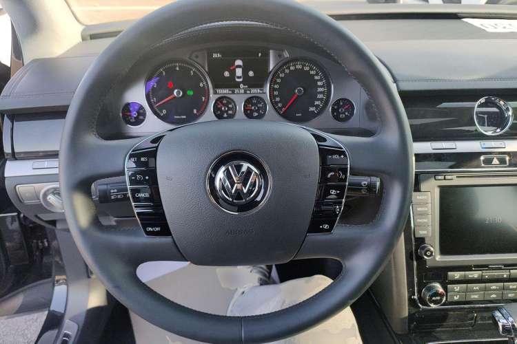 Used Volkswagen Phaeton 2015 3.0L Exclusive Edition Steering Wheel