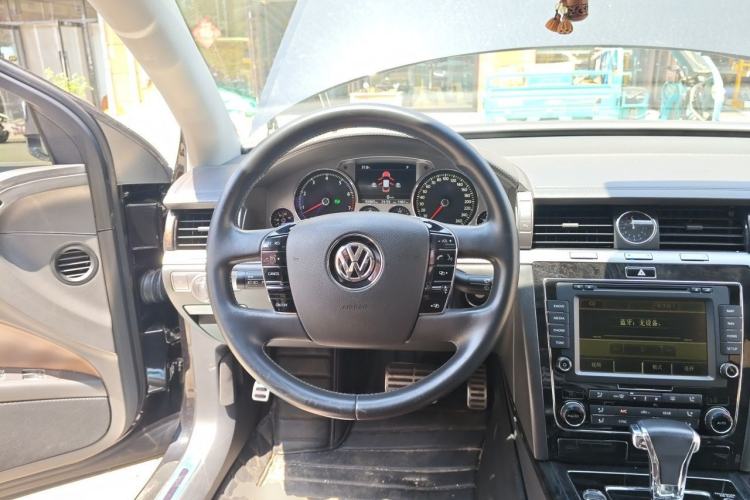 Used Volkswagen Phaeton 2015 3.0L Exclusive Edition Steering Wheel
