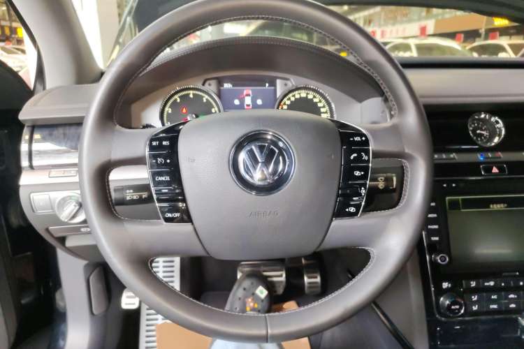 Used Volkswagen Phaeton 2015 3.0L Exclusive Edition Steering Wheel