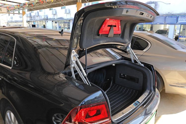 Used Volkswagen Phaeton 2015 3.0L Smart Edition Trunk