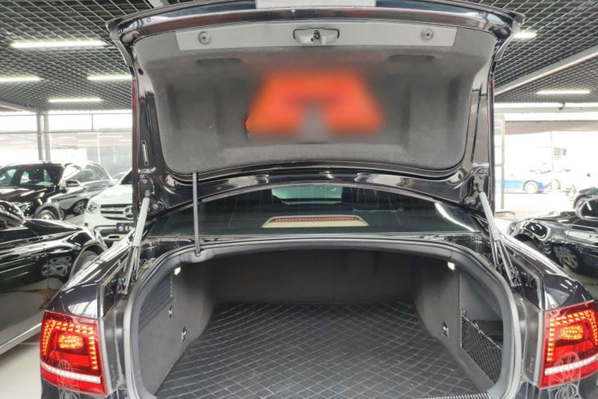 Used Volkswagen Phaeton 2015 3.0L Smart Edition Trunk