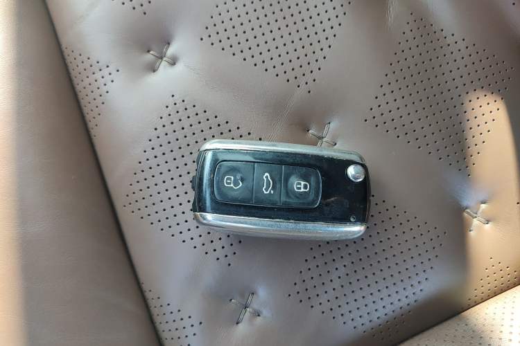 Used Volkswagen Phaeton 2015 3.0L Exclusive Edition Vehicle Key