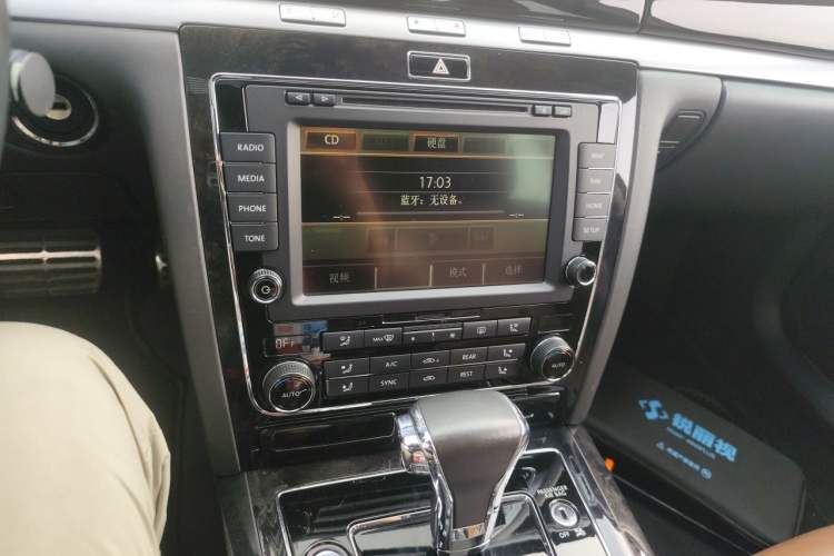 Used Volkswagen Phaeton 2015 3.0L Exclusive Edition Audio And AC Panel