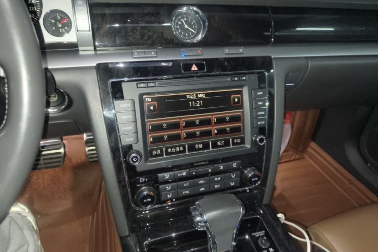 Used Volkswagen Phaeton 2015 3.0L Exclusive Edition Audio And AC Panel