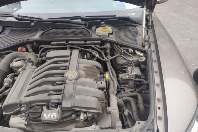 Used Volkswagen Phaeton 2015 3.0L Smart Edition Engine Bay Left