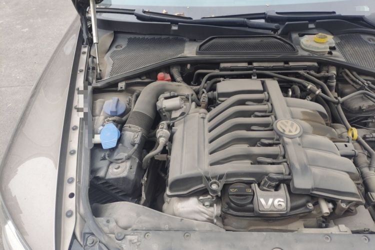 Used Volkswagen Phaeton 2015 3.0L Smart Edition Engine Bay Right