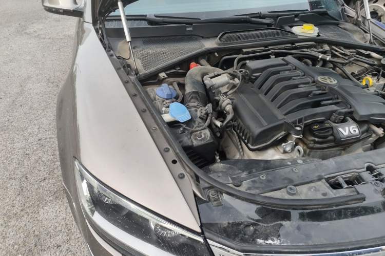 Used Volkswagen Phaeton 2015 3.0L Exclusive Edition Engine Bay Right