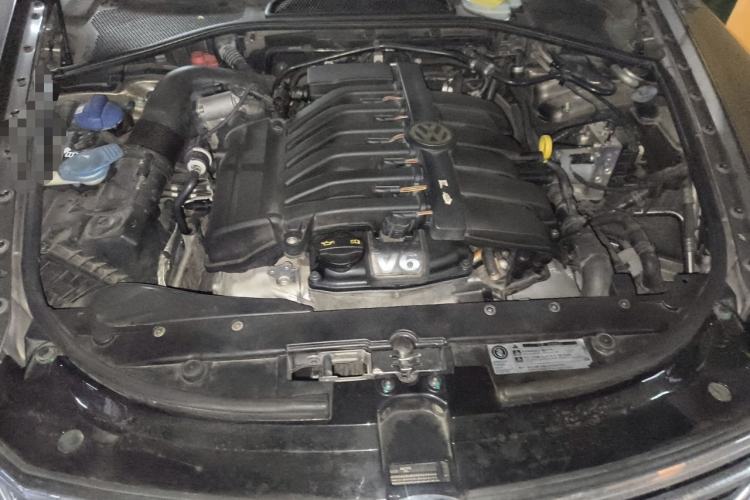 Used Volkswagen Phaeton 2015 3.0L Exclusive Edition Engine Bay