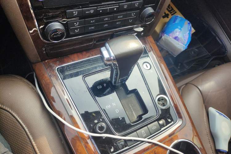 Used Volkswagen Phaeton 2015 3.0L Smart Edition Gear Lever