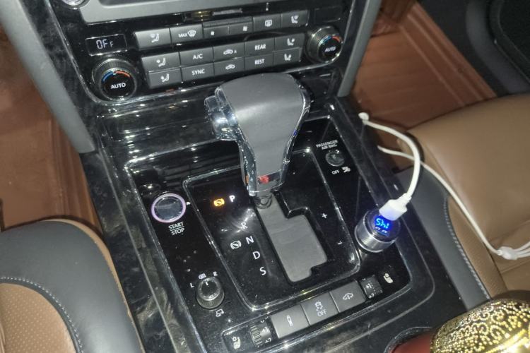 Used Volkswagen Phaeton 2015 3.0L Exclusive Edition Gear Lever