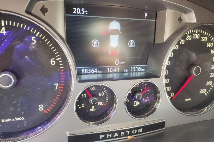 Used Volkswagen Phaeton 2015 3.0L Smart Edition Odometer Close Up