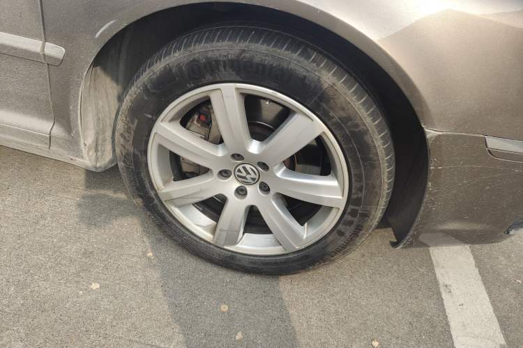 Used Volkswagen Phaeton 2015 3.0L Smart Edition Right Front Wheel Hub