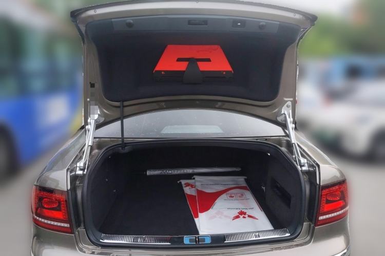 Used Volkswagen Phaeton 2015 3.0L Exclusive Edition Trunk